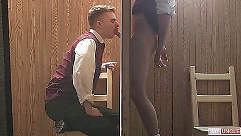 Sexy girlfriend gets her ass pounded