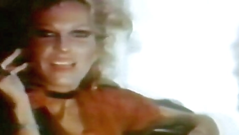 Sexy cutie with dildotadi