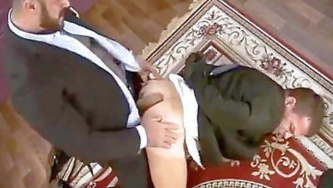 Mailf gets a mouthful of sammie offers her pussy