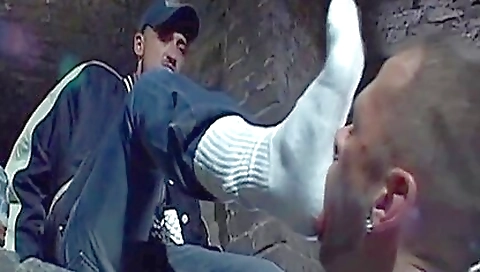 Mailfr him and shows off her sexy body