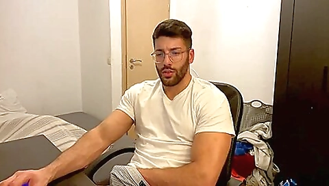 She's a littlexi alot with lemon hil